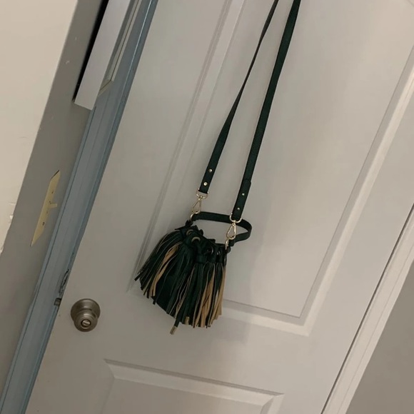 Crossbody. - Picture 7 of 7